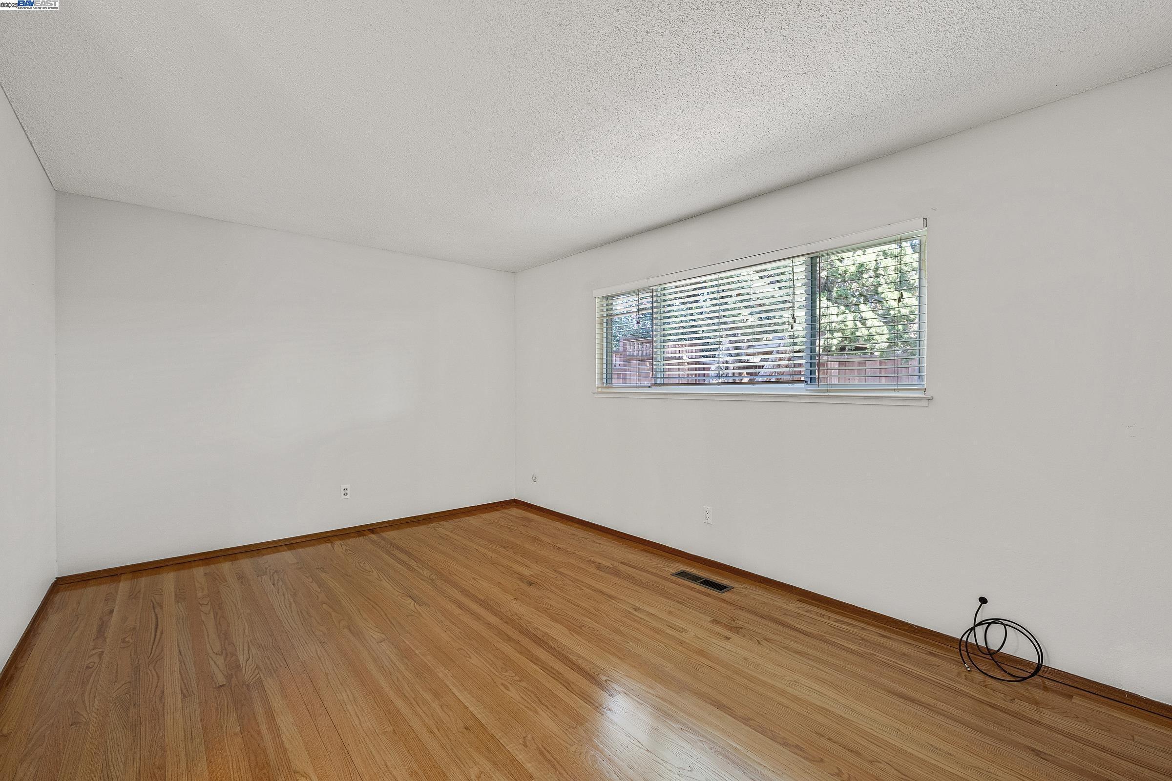 844 Wall St