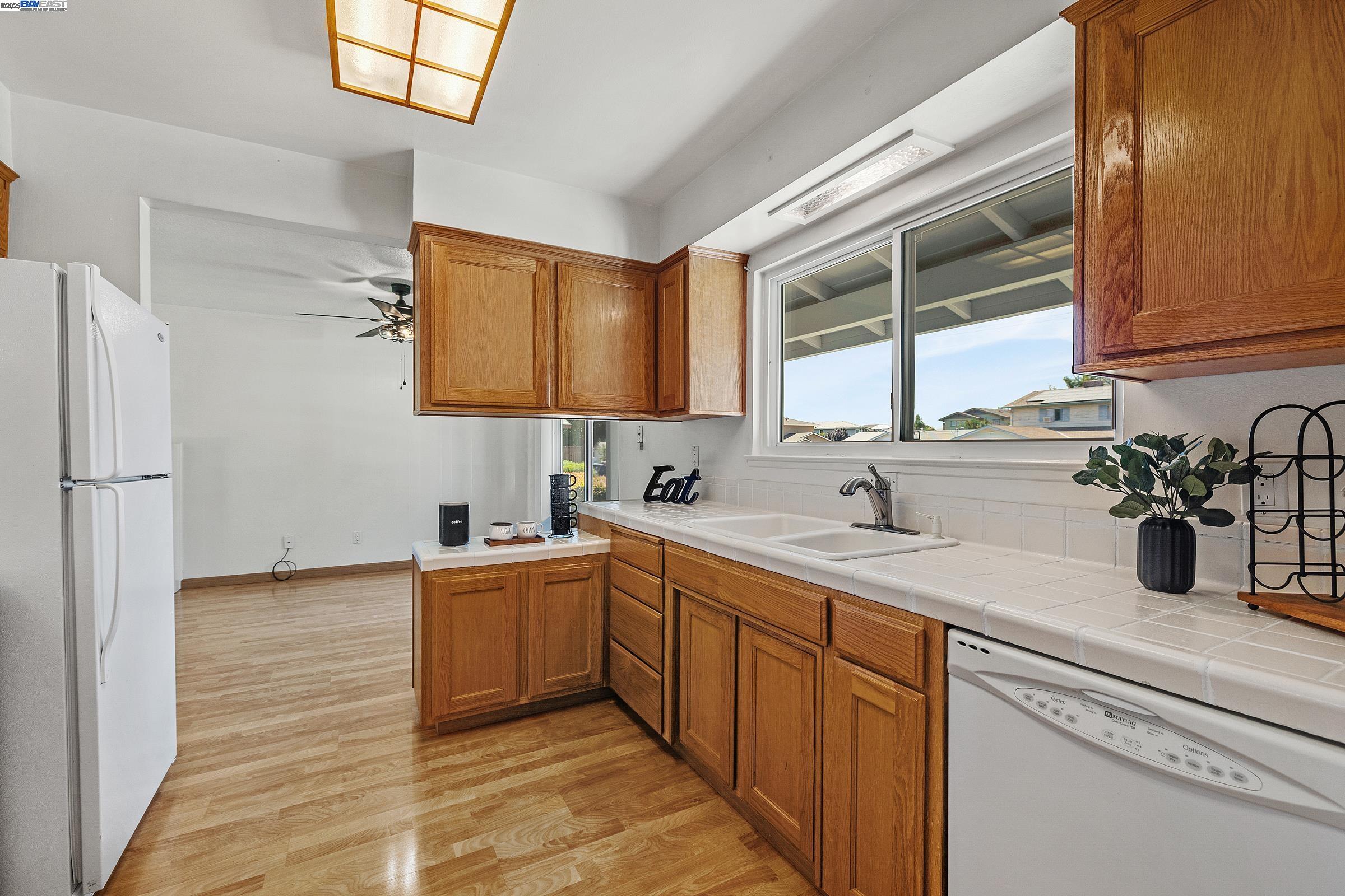 844 Wall St