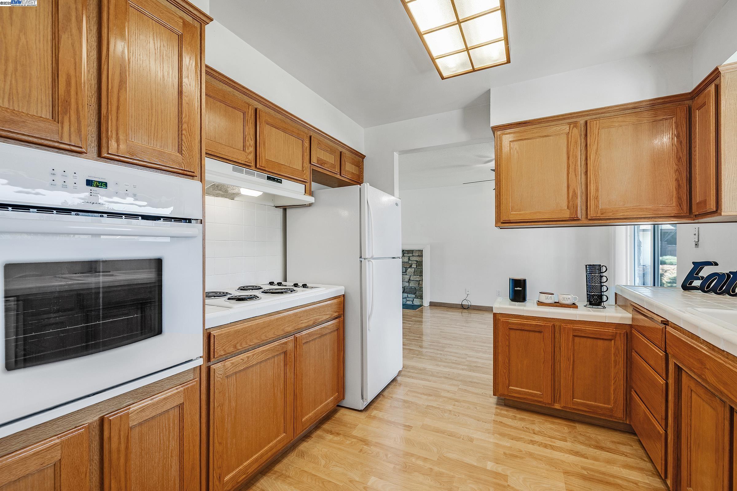 844 Wall St