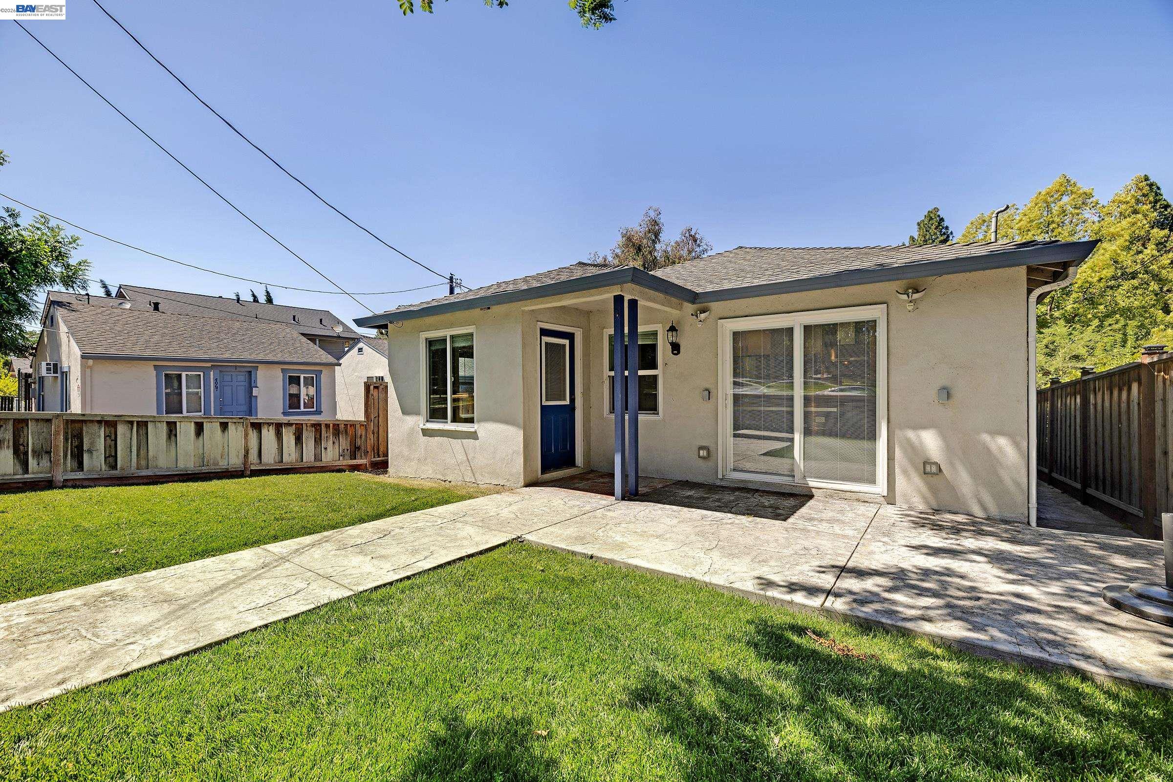4067 Vineyard Ave