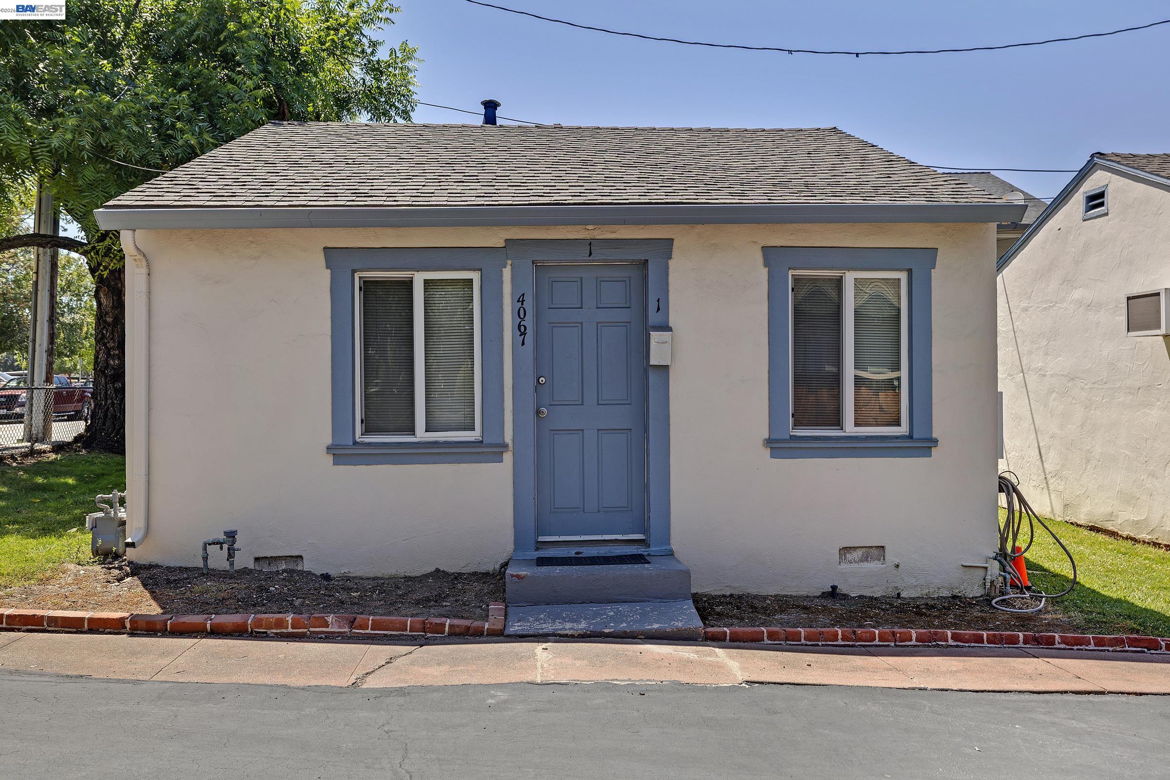 4067 Vineyard Ave