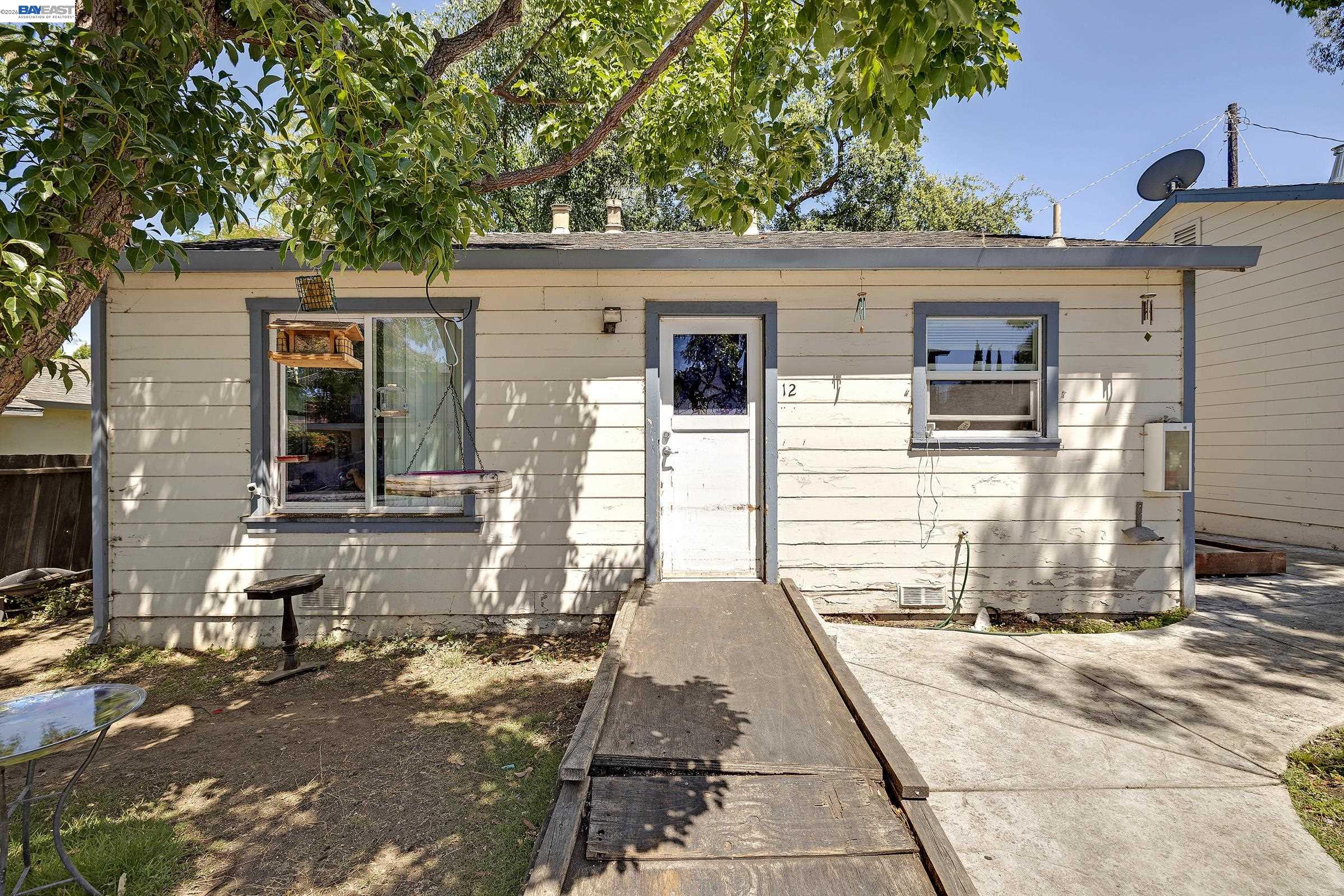 4067 Vineyard Ave