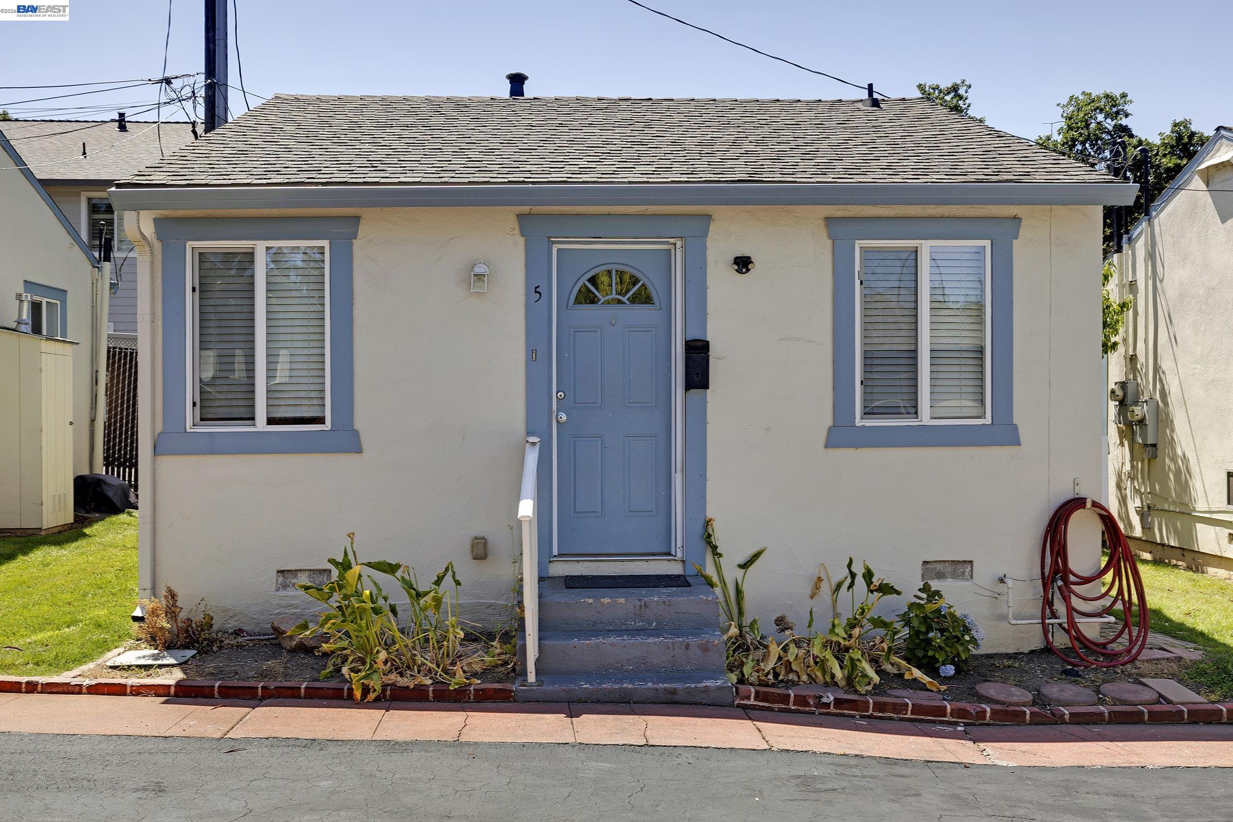 4067 Vineyard Ave