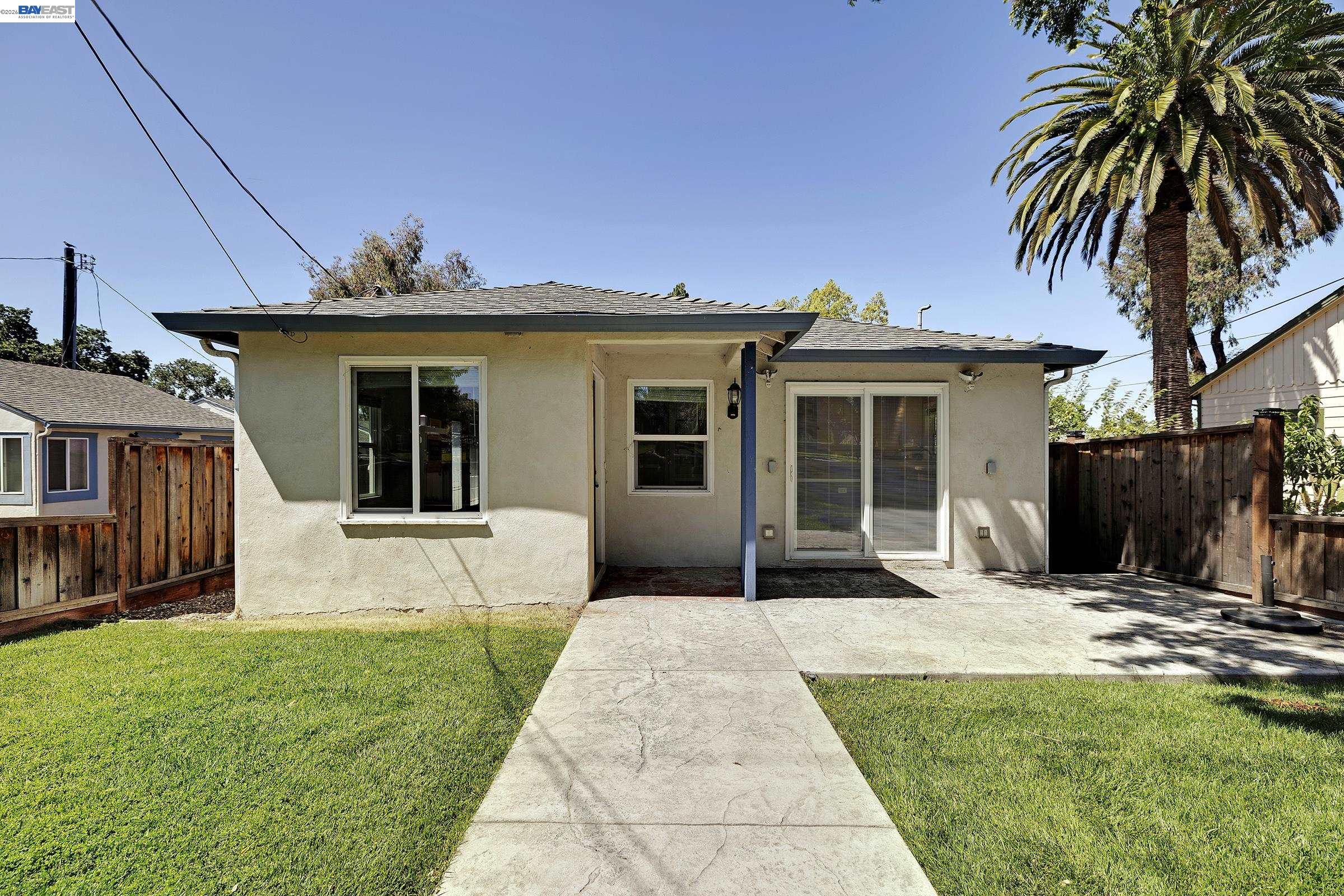 4067 Vineyard Ave
