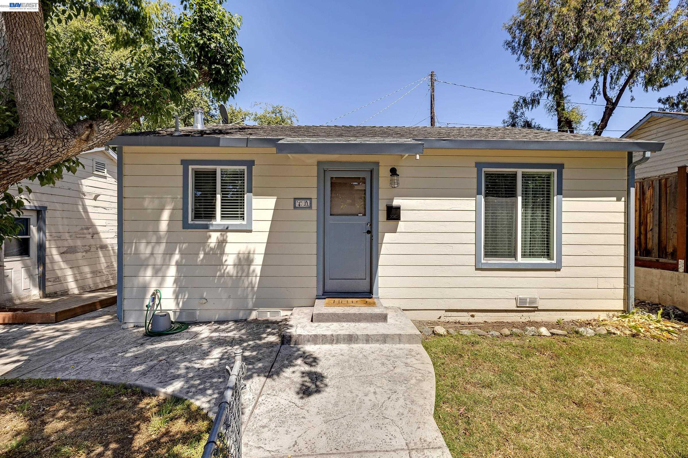4067 Vineyard Ave