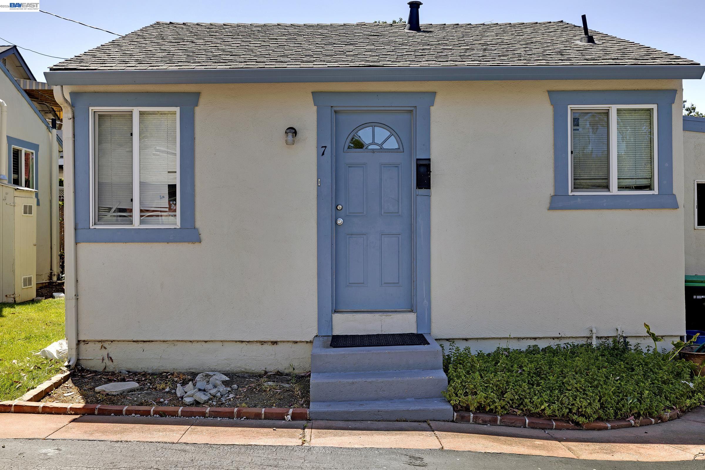4067 Vineyard Ave