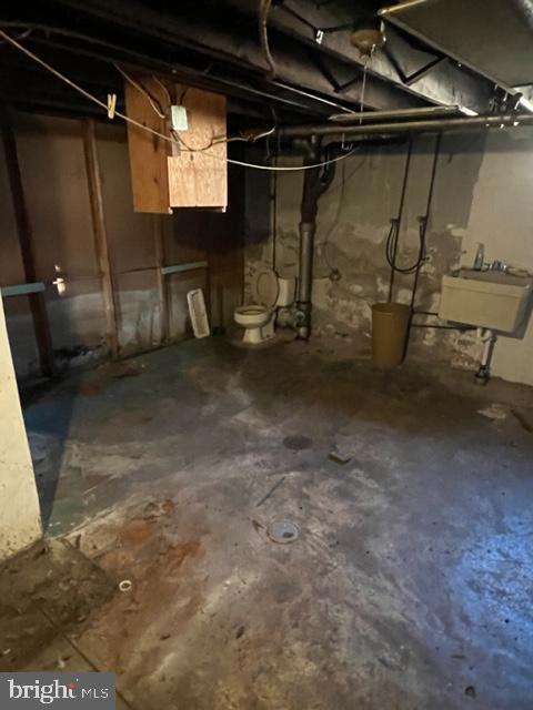 36 W Washington Av
