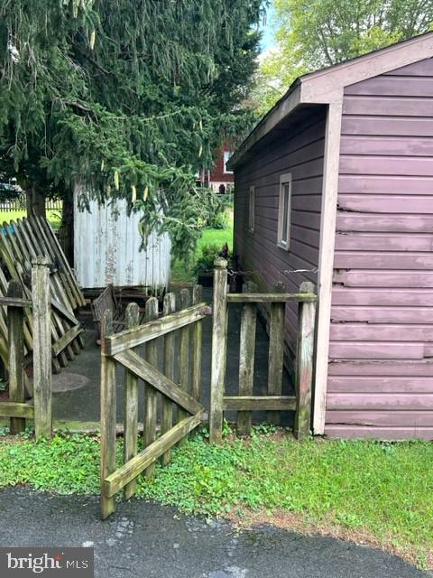 309 W High St