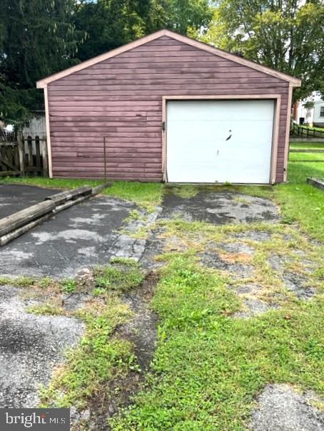 309 W High St
