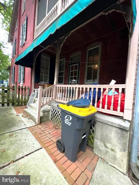 309 W High St