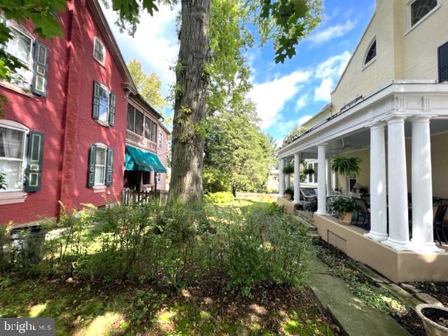 309 W High St