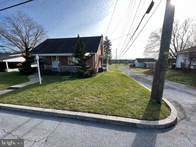 1704 E Caracas Ave