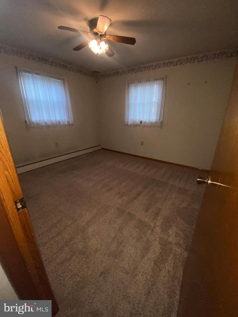 1704 E Caracas Ave