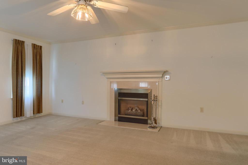 924 Manor Dr