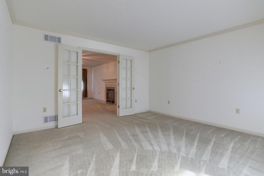 924 Manor Dr