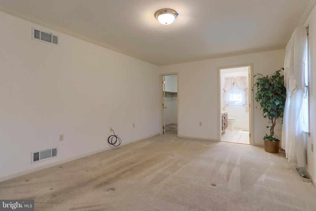 924 Manor Dr
