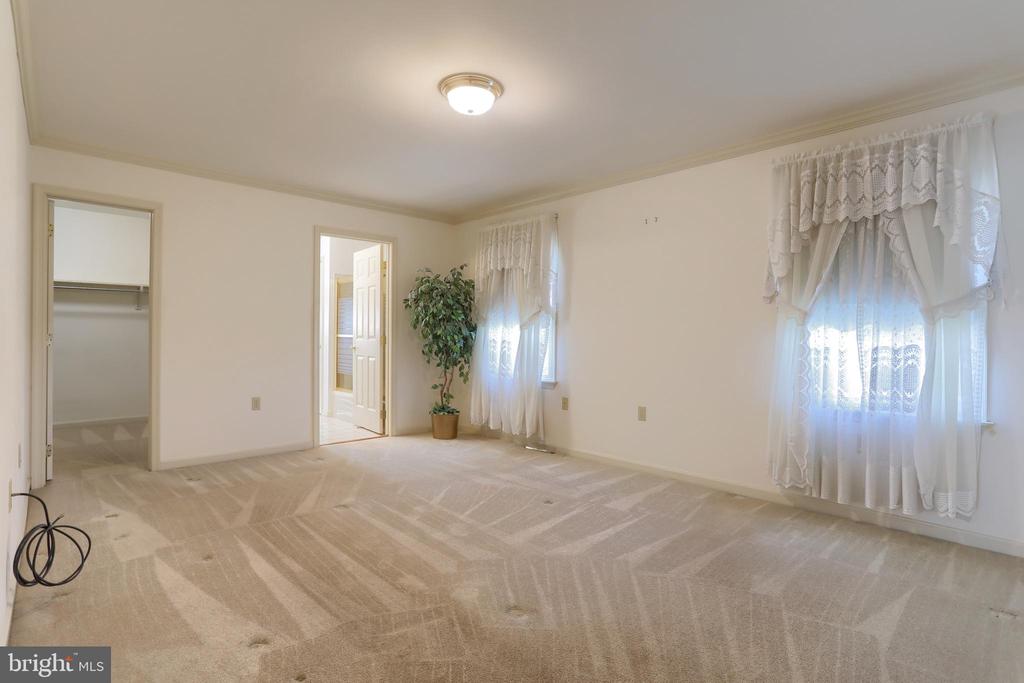 924 Manor Dr
