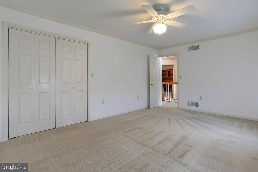 924 Manor Dr
