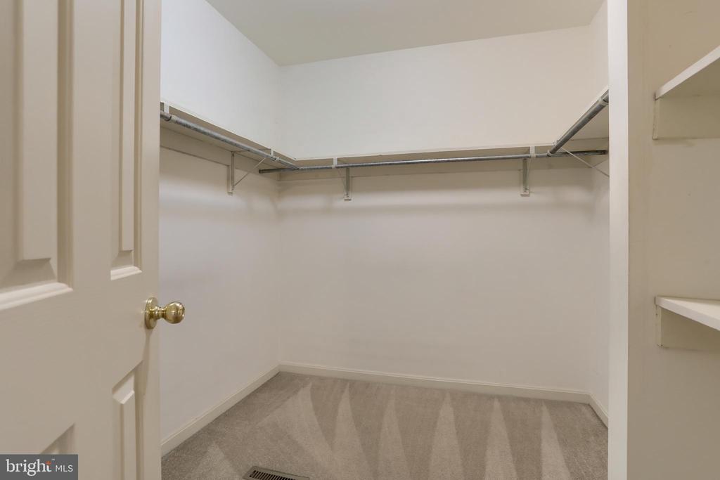 924 Manor Dr