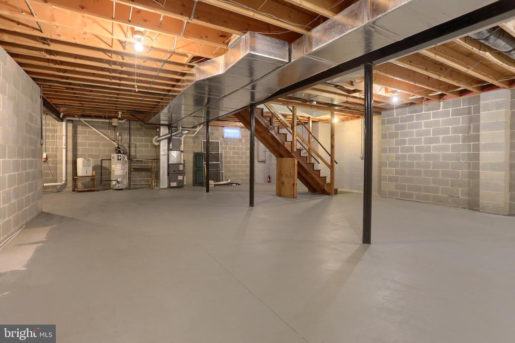 924 Manor Dr