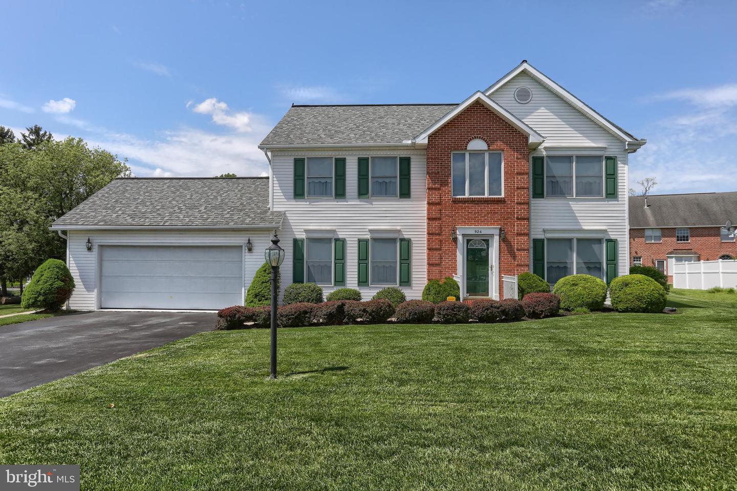 924 Manor Dr