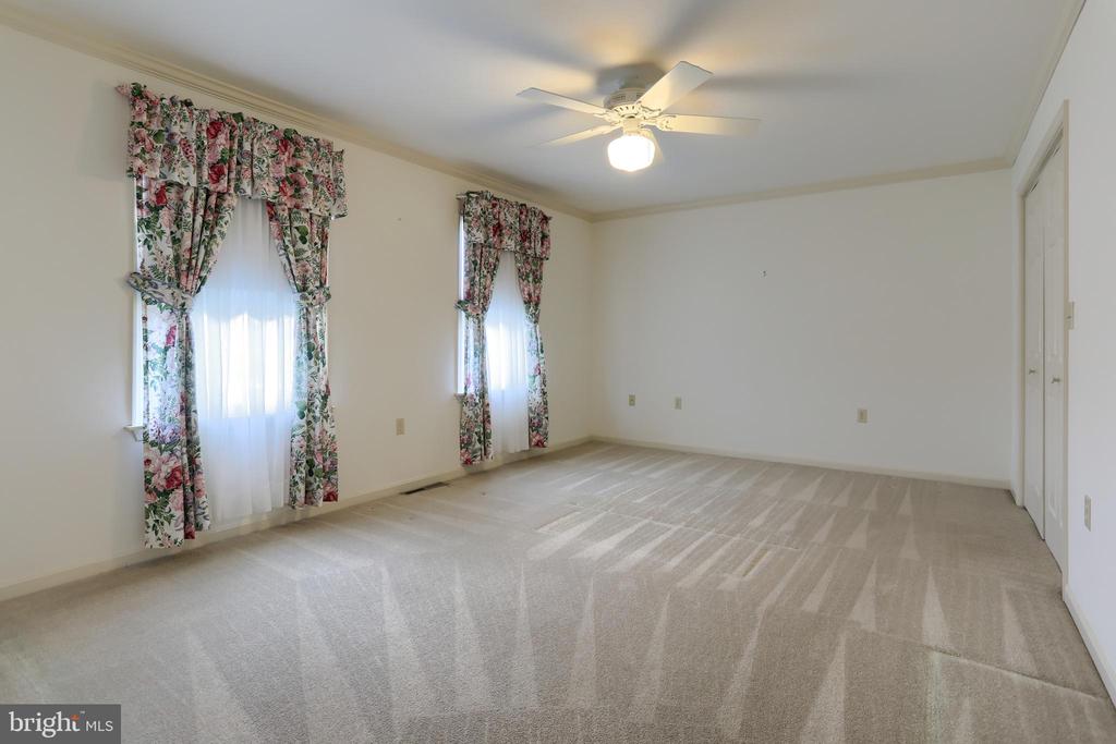 924 Manor Dr