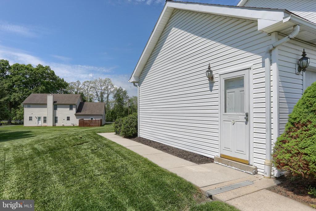 924 Manor Dr