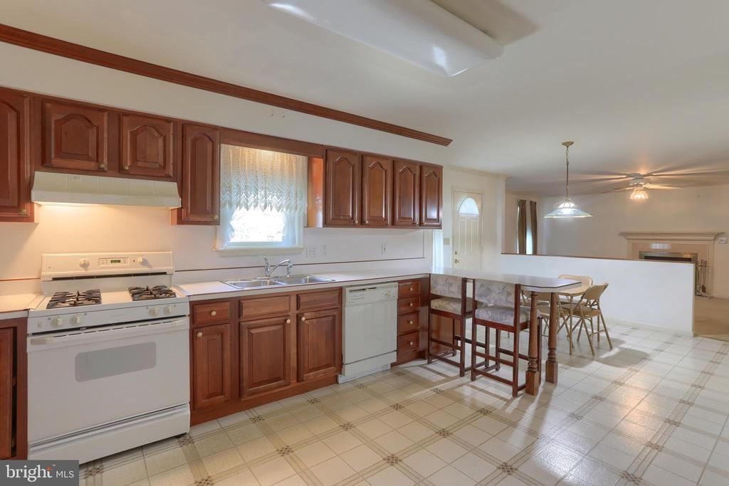 924 Manor Dr