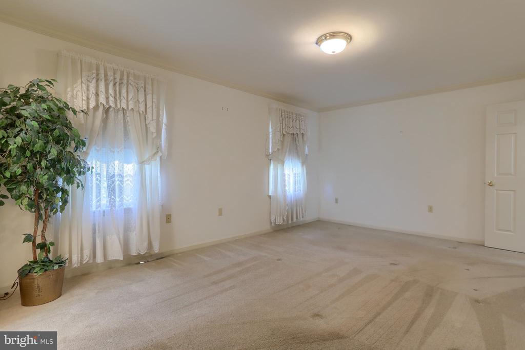 924 Manor Dr