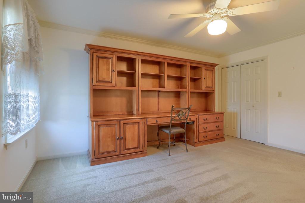 924 Manor Dr