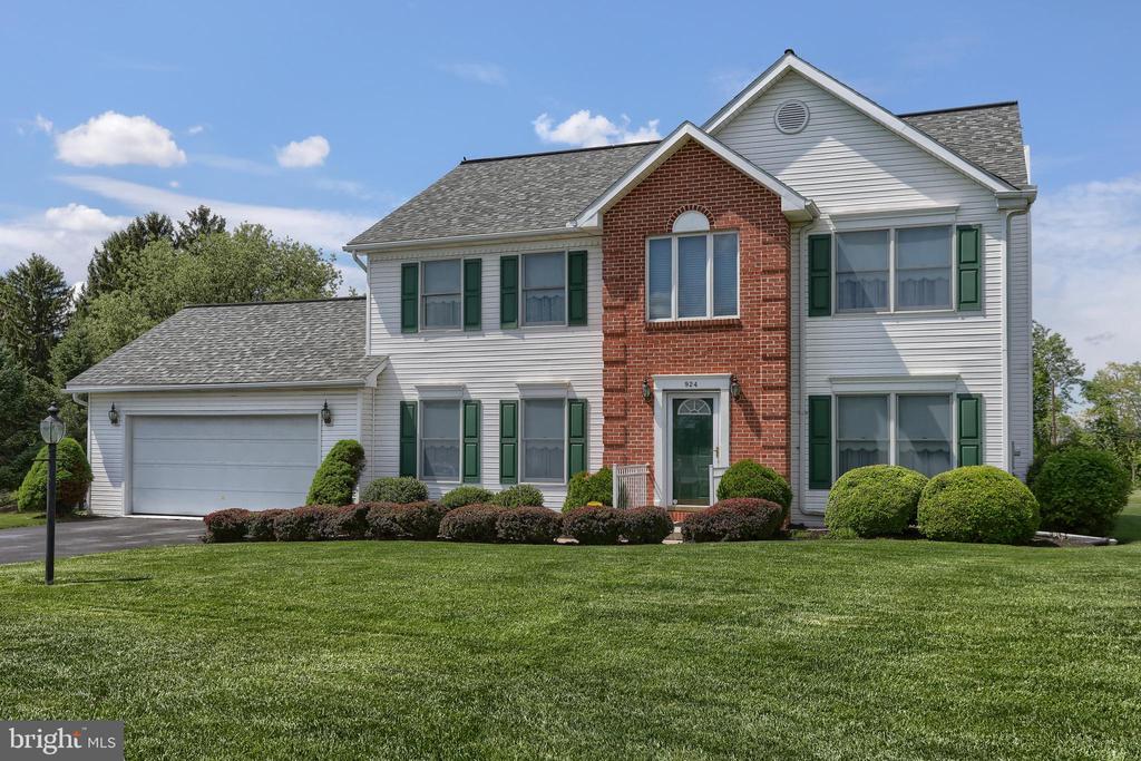 924 Manor Dr