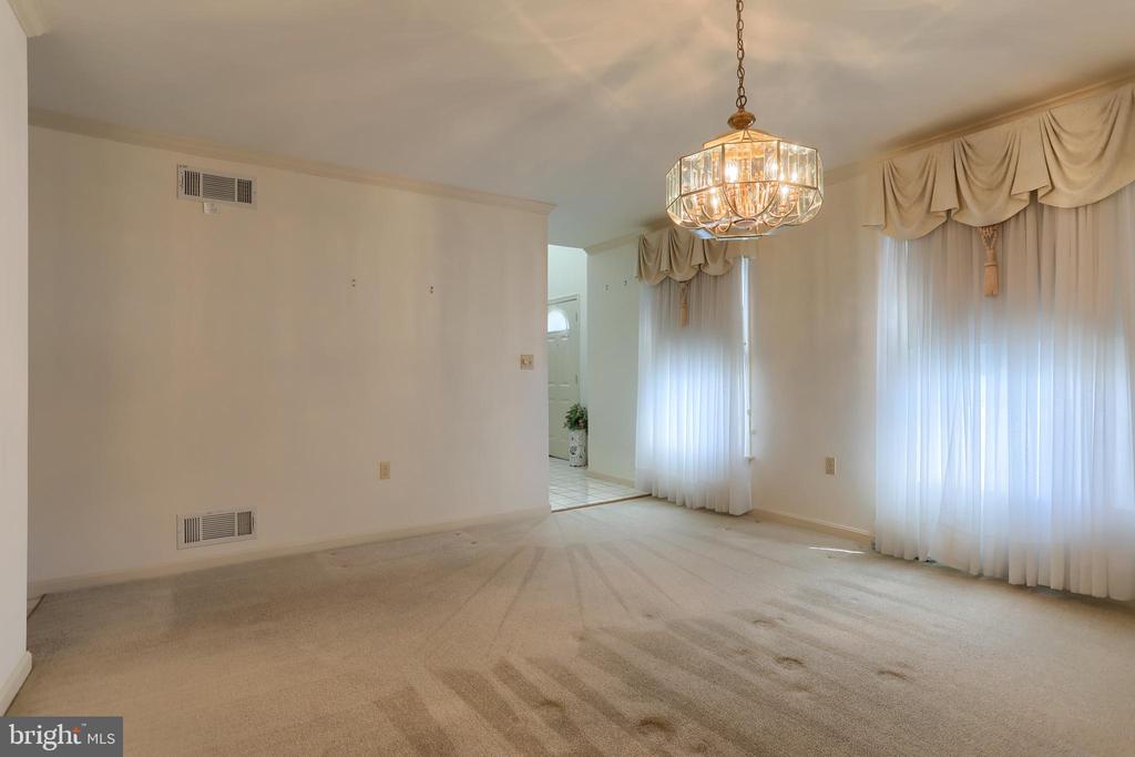 924 Manor Dr