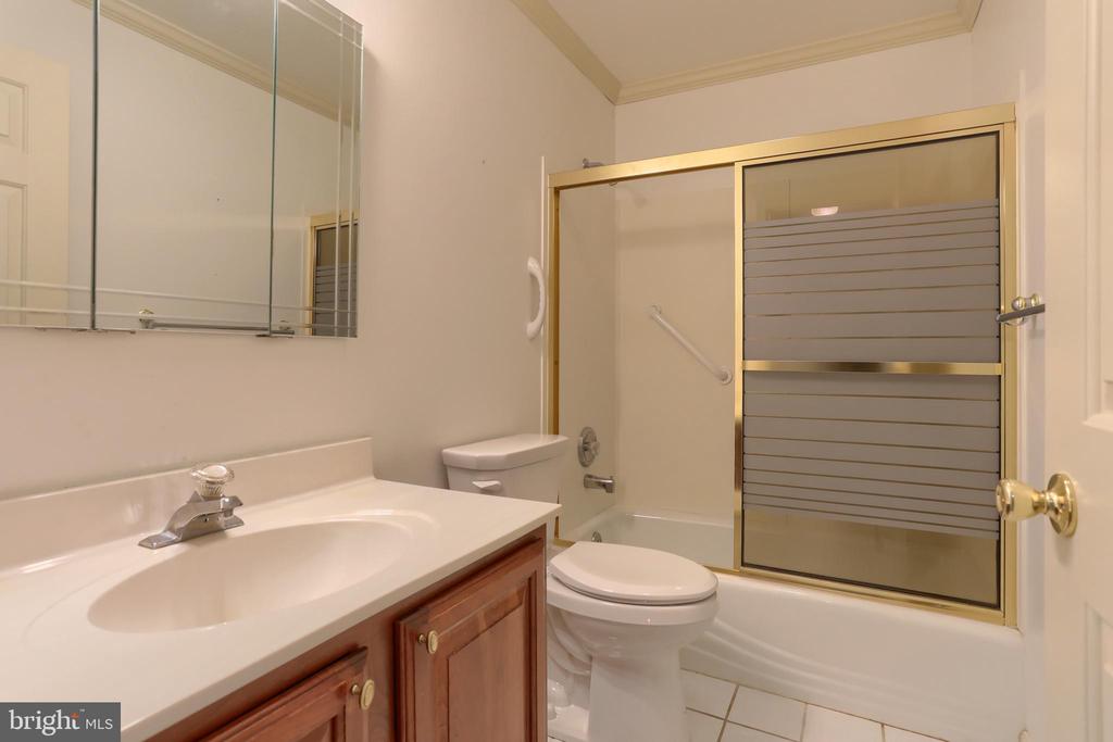924 Manor Dr