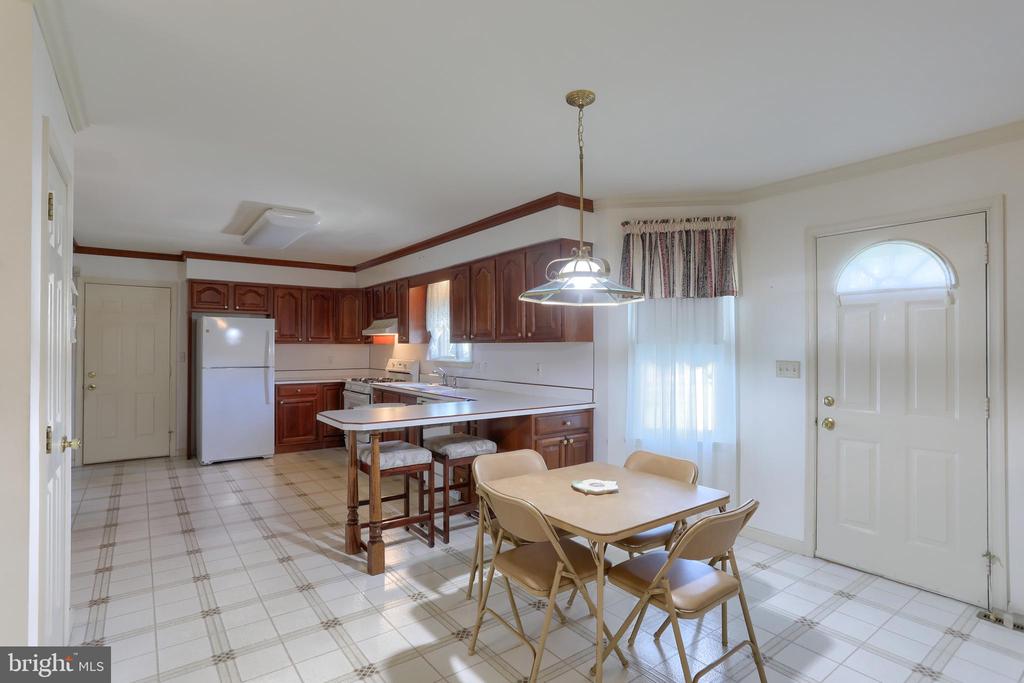924 Manor Dr