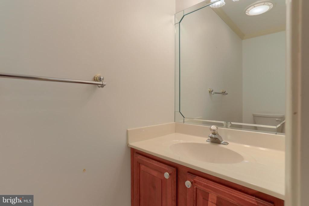 924 Manor Dr