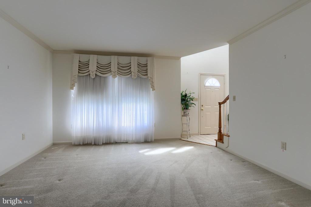 924 Manor Dr