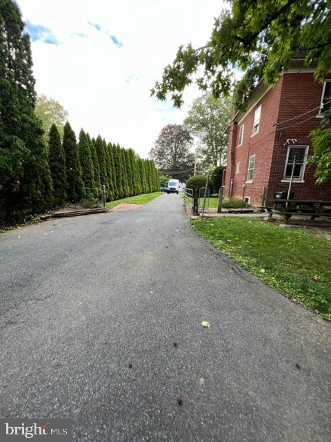 1553 New Holland Pike