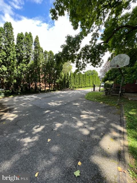 1553 New Holland Pike