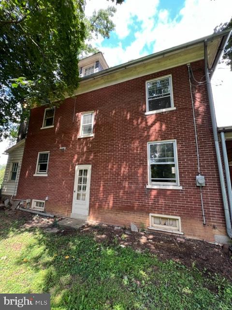 1553 New Holland Pike