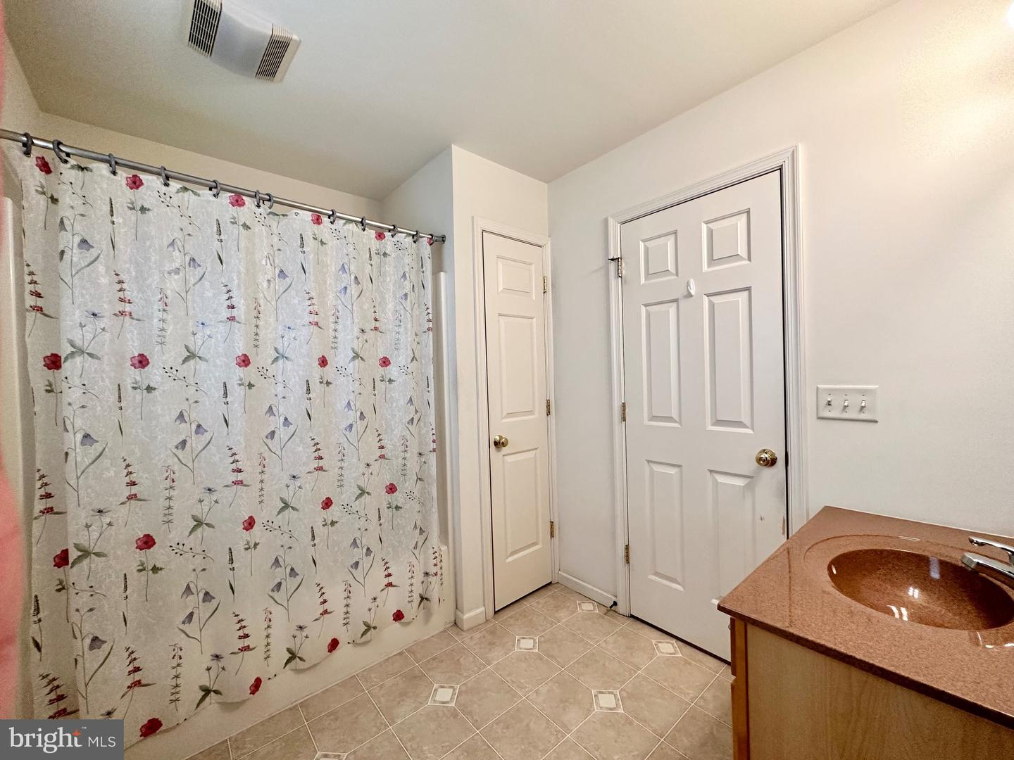 506 Waterside Cir