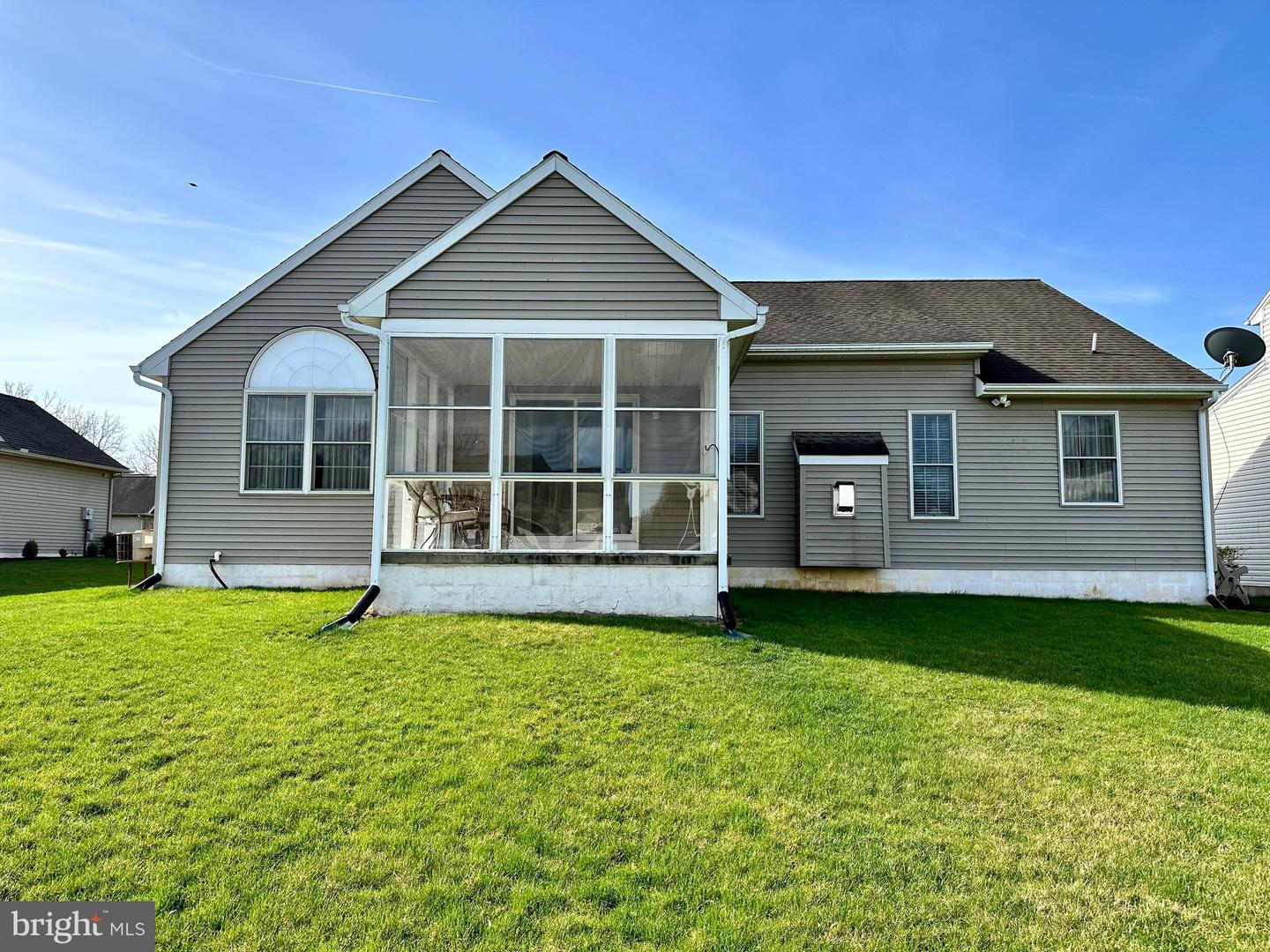 506 Waterside Cir