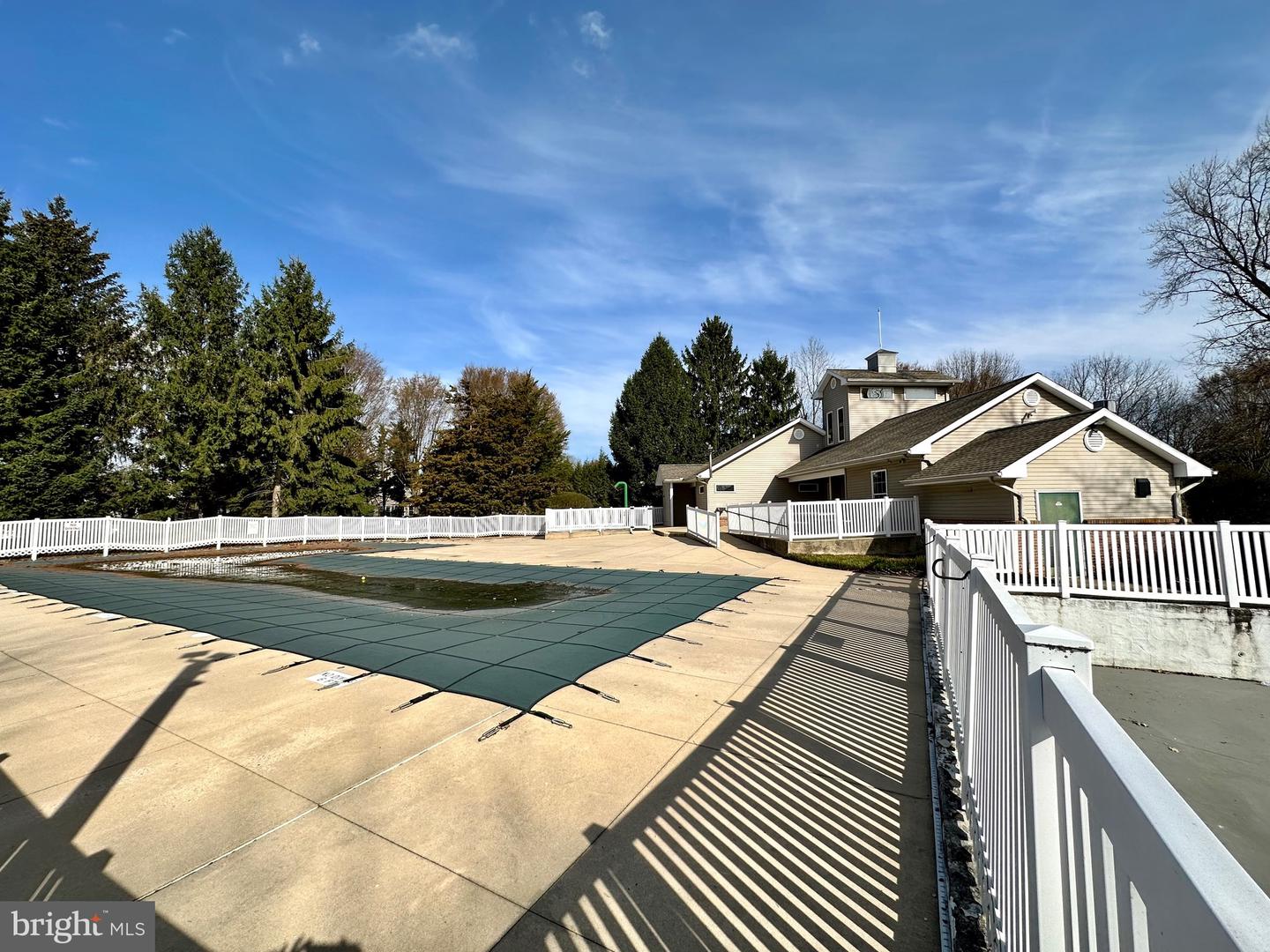 506 Waterside Cir