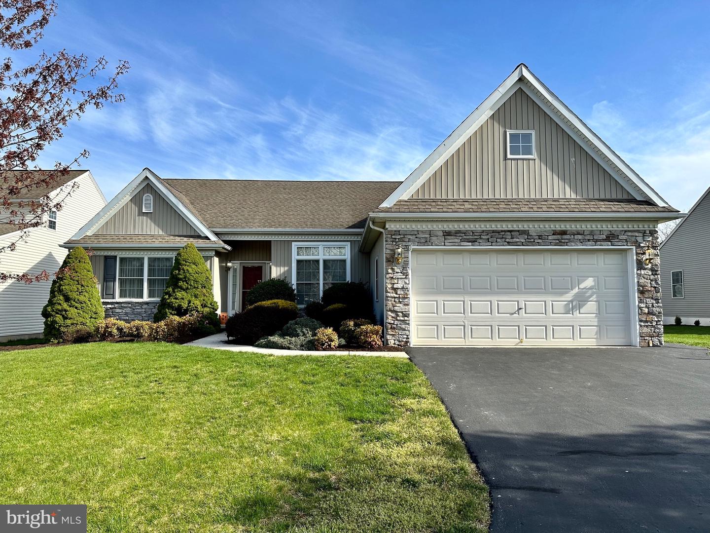 506 Waterside Cir