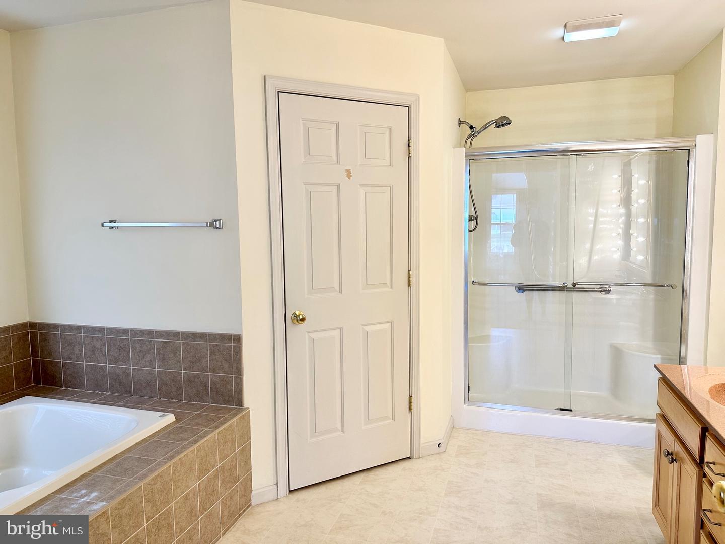 506 Waterside Cir