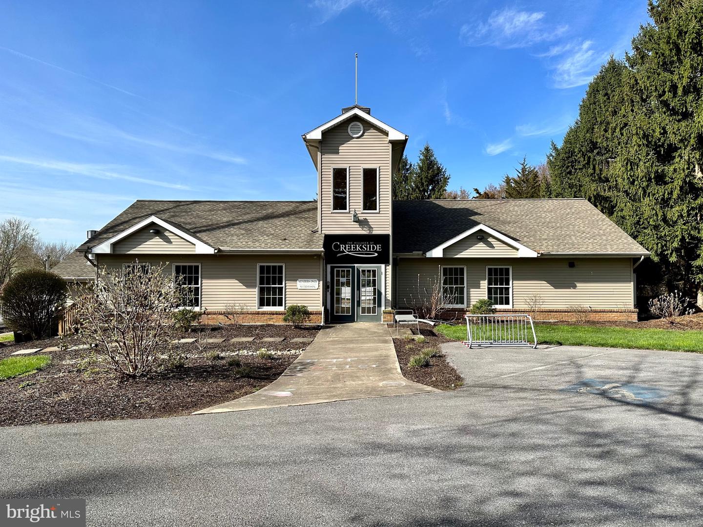 506 Waterside Cir