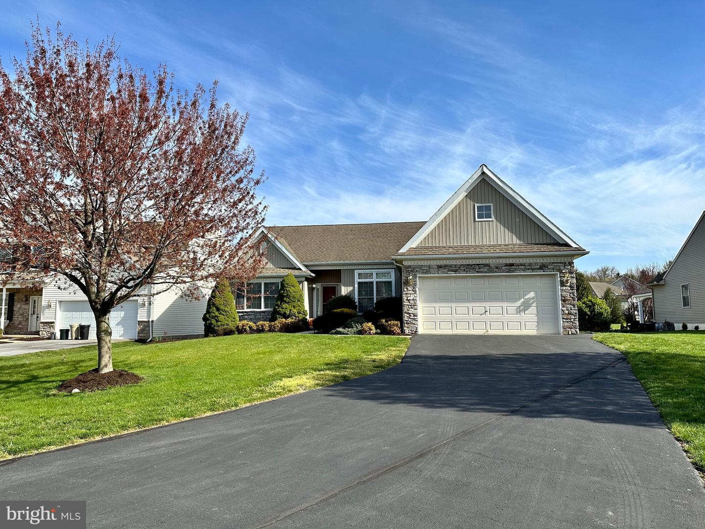 506 Waterside Cir