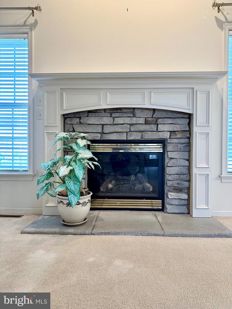 506 Waterside Cir