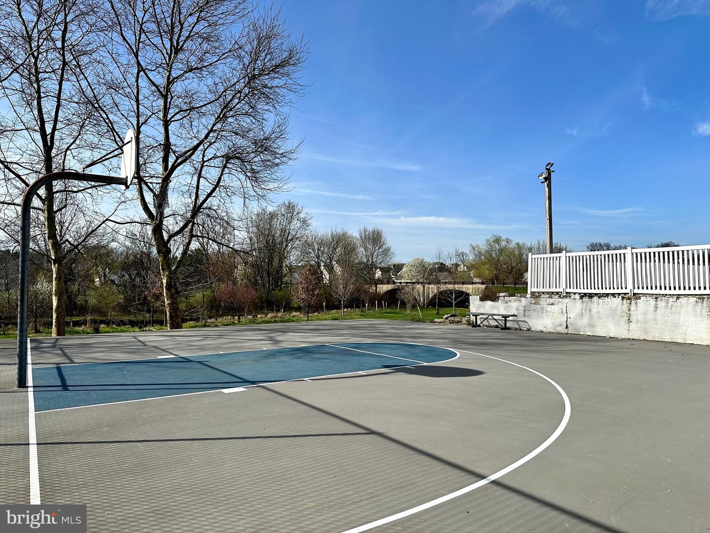 506 Waterside Cir