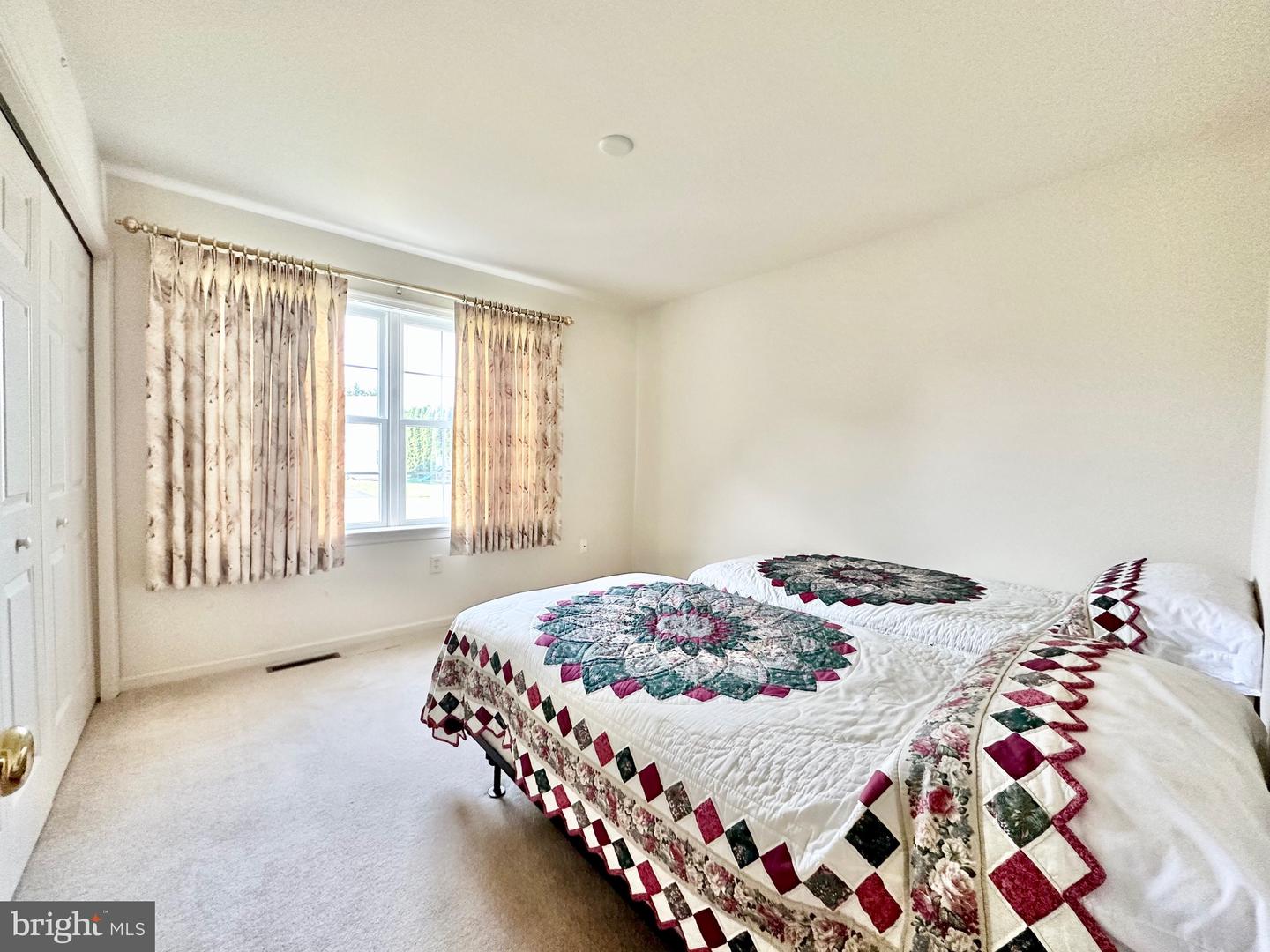 506 Waterside Cir
