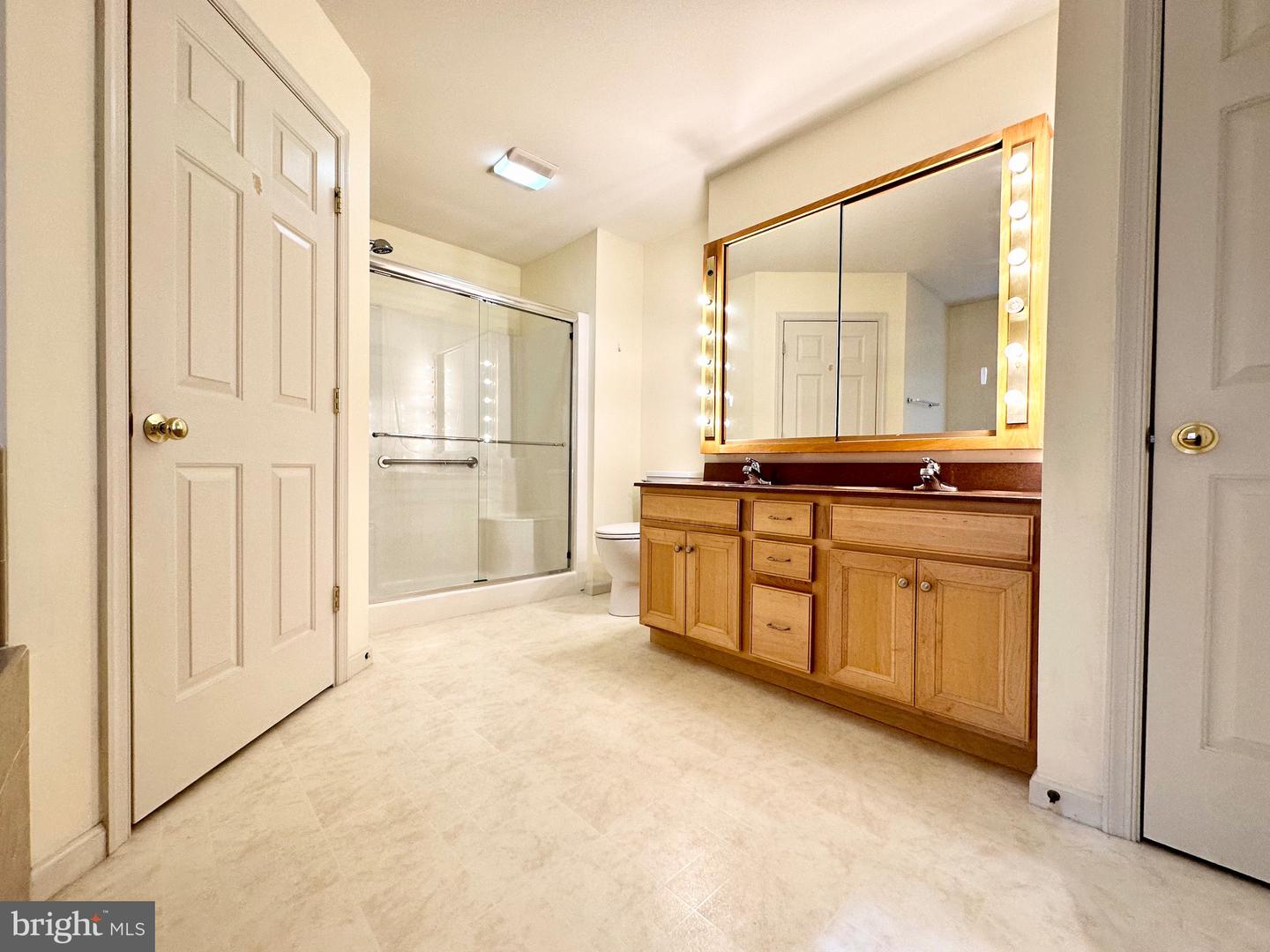 506 Waterside Cir